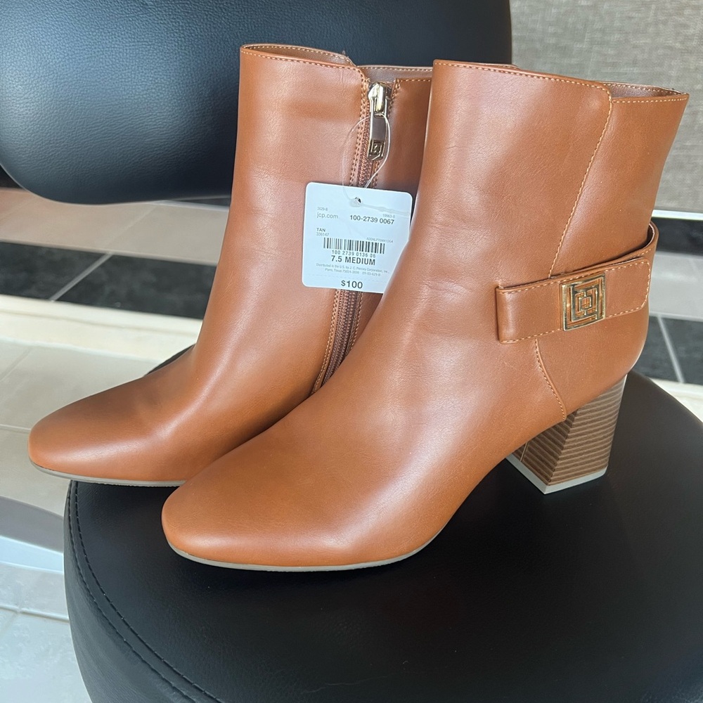 liz claiborne Women Boots/7.5/tan/nwt